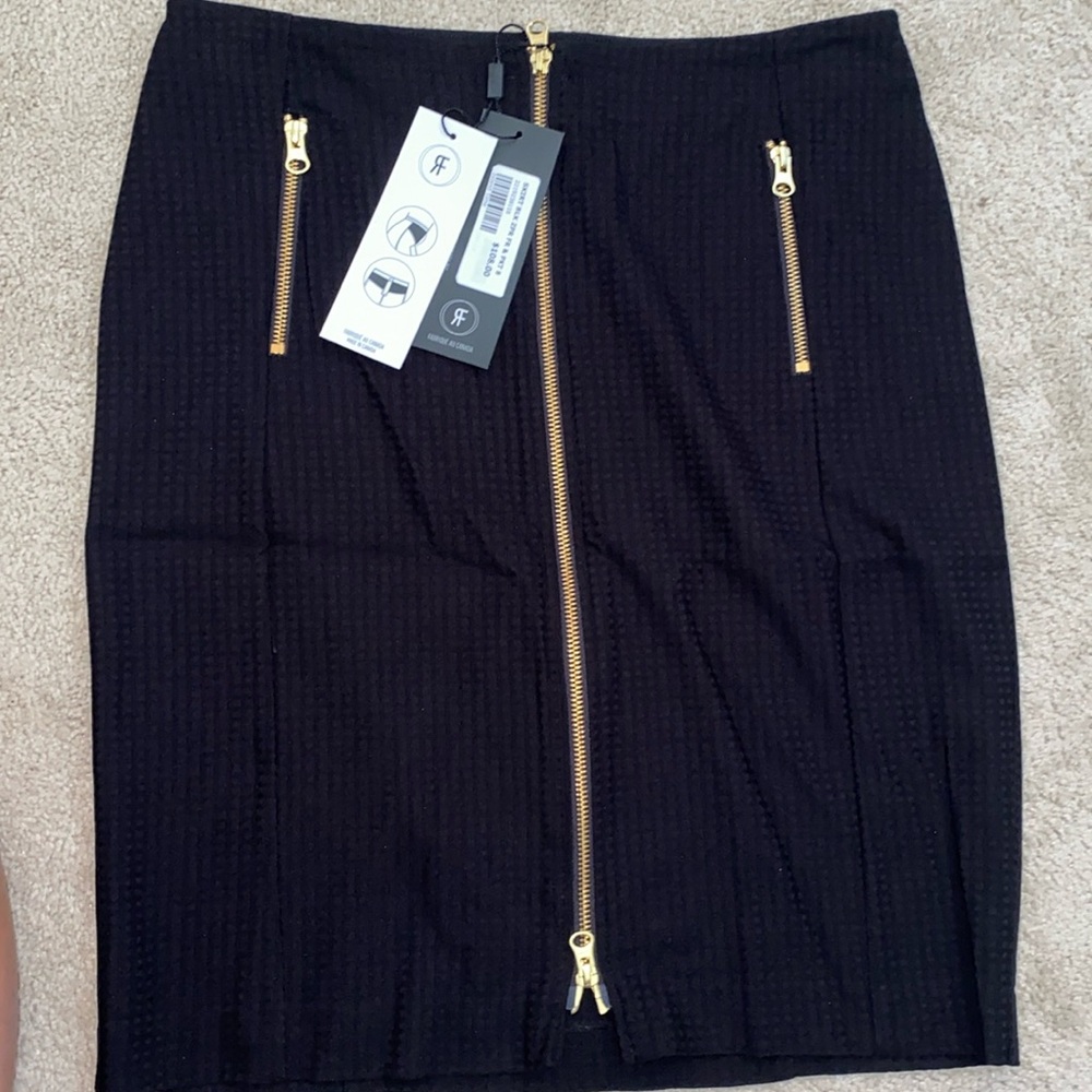 Nwt blck pencil skirt! Built in tummy control 😍